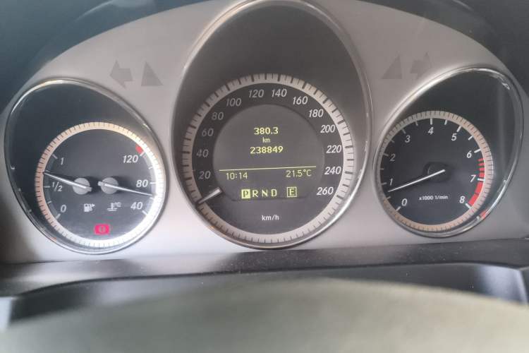 Used Mercedes-Benz C-Class 2010 C 200 CGI Fashion Model Odometer Close Up