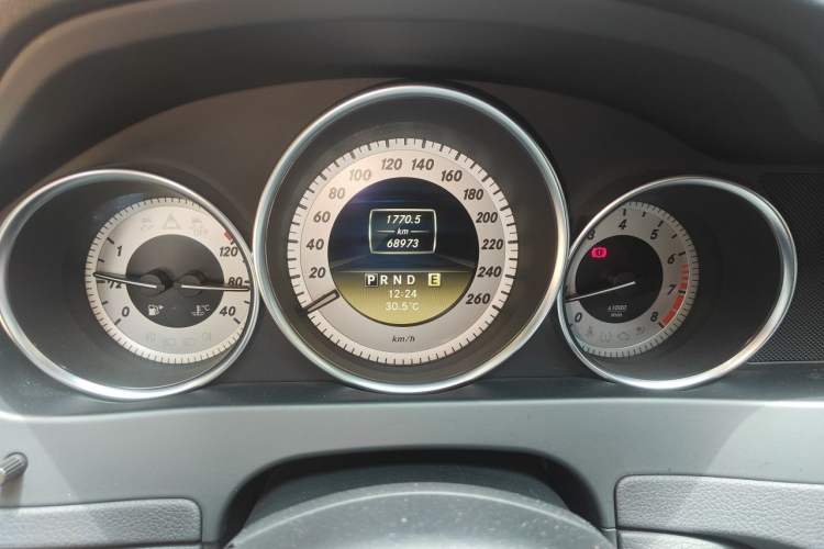 Used Mercedes-Benz C-Class 2010 C 200 CGI Fashion Model Odometer Close Up