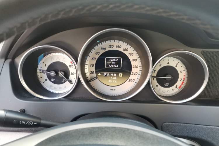 Used Mercedes-Benz C-Class 2010 C 200 CGI Elegance Model Odometer Close Up