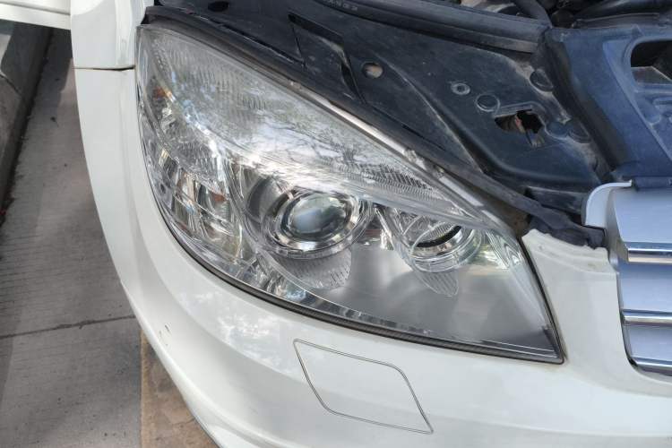 Used Mercedes-Benz C-Class 2010 C 200 CGI Fashion Model Right Front Headlight