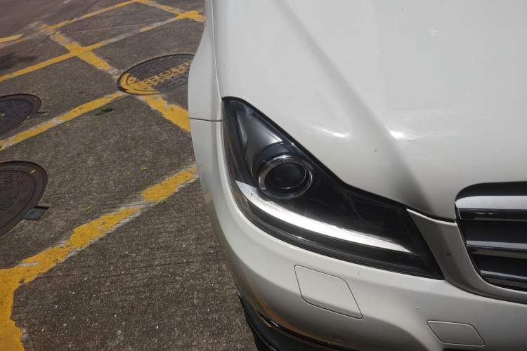 Used Mercedes-Benz C-Class 2010 C 200 CGI Fashion Model Right Front Headlight