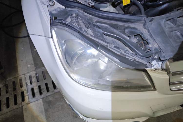 Used Mercedes-Benz C-Class 2010 C 200 CGI Elegance Model Right Front Headlight