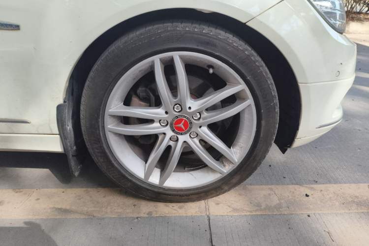 Used Mercedes-Benz C-Class 2010 C 200 CGI Fashion Model Right Front Wheel Hub