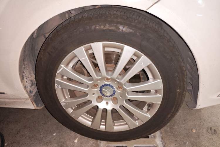 Used Mercedes-Benz C-Class 2010 C 200 CGI Elegance Model Right Front Wheel Hub