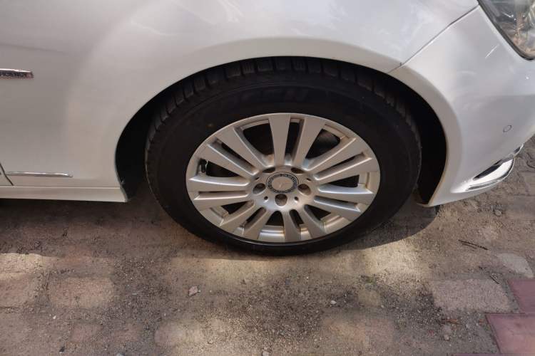 Used Mercedes-Benz C-Class 2010 C 200 CGI Elegance Model Right Front Wheel Hub