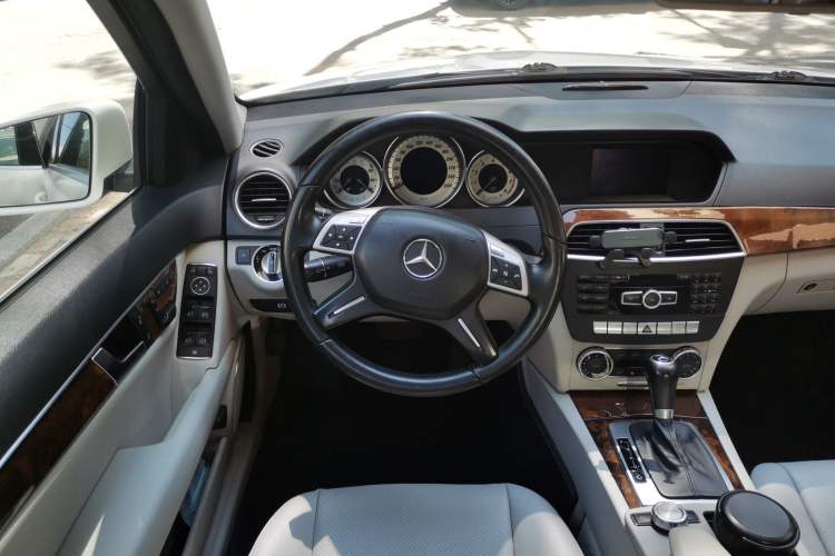 Used Mercedes-Benz C-Class 2010 C 200 CGI Elegance Model Steering Wheel