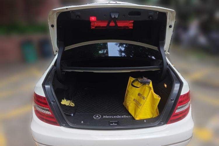 Used Mercedes-Benz C-Class 2010 C 200 CGI Fashion Model Trunk