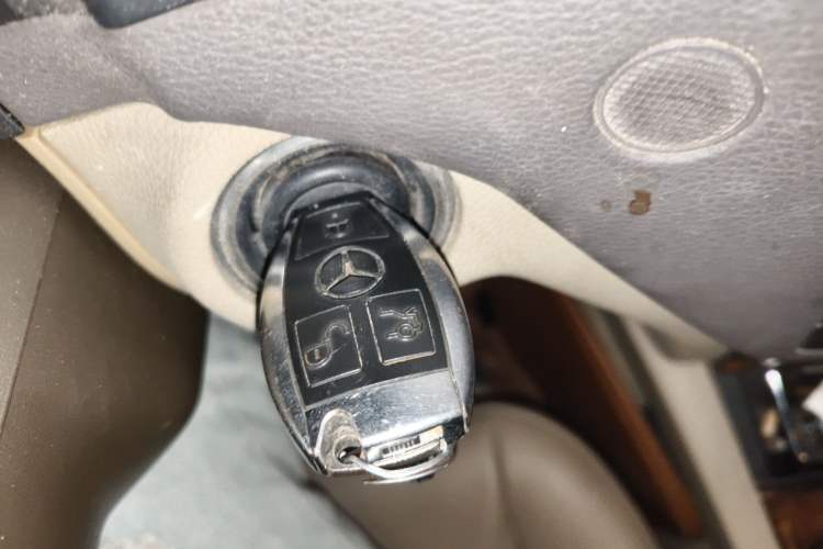 Used Mercedes-Benz C-Class 2010 C 200K Standard Model Vehicle Key