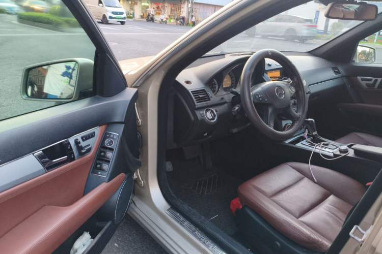 Used Mercedes-Benz C-Class 2010 C 200 CGI Estate Driver Seat