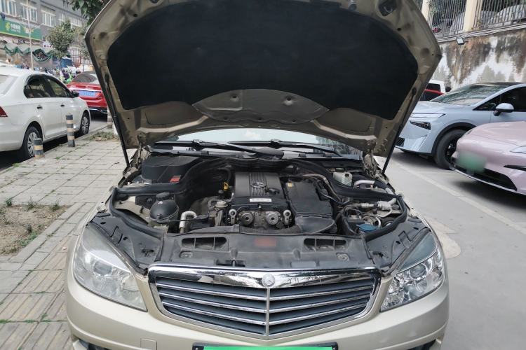 Used Mercedes-Benz C-Class 2010 C 180K Classic model Engine Bay