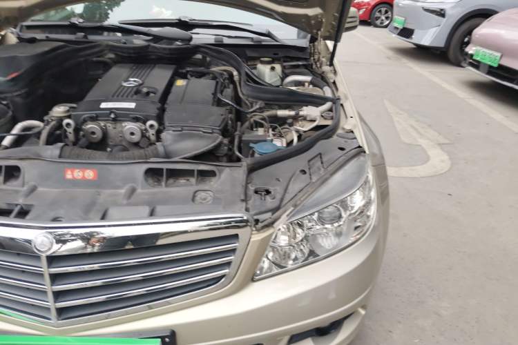Used Mercedes-Benz C-Class 2010 C 180K Classic model Engine Bay Left
