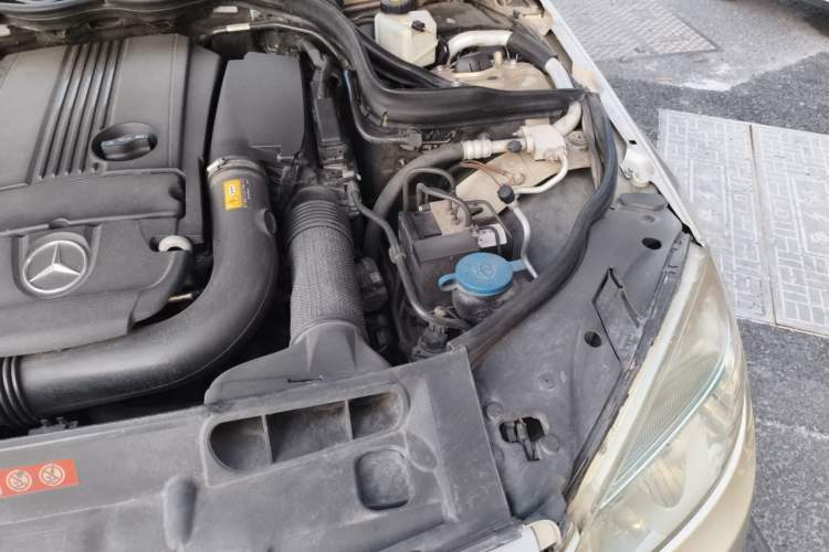 Used Mercedes-Benz C-Class 2010 C 200 CGI Estate Engine Bay Left