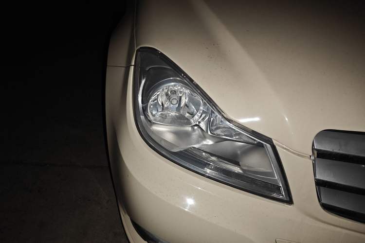 Used Mercedes-Benz C-Class 2010 C 180K Classic model Exterior 6