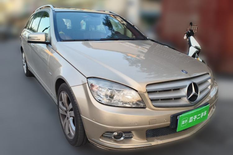 Used Mercedes-Benz C-Class 2010 C 200 CGI Estate Front Right 45 Deg