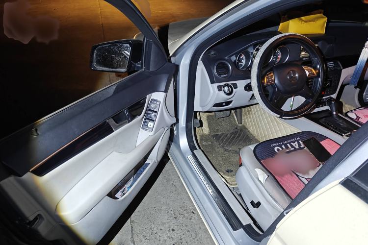 Used Mercedes-Benz C-Class 2010 C 180K Classic model Interior 3