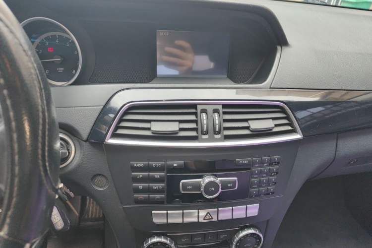 Used Mercedes-Benz C-Class 2011 C 180K Classic model Audio And AC Panel