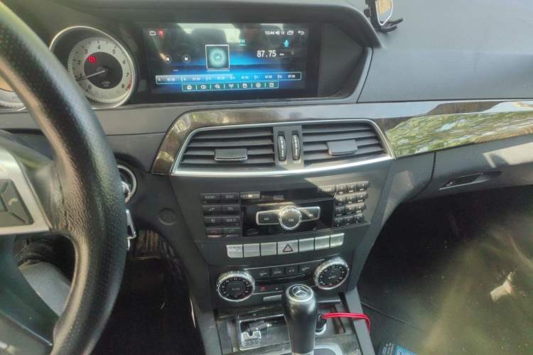 Used Mercedes-Benz C-Class 2011 C 200 CGI Fashion Model Audio And AC Panel