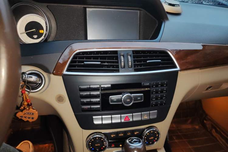 Used Mercedes-Benz C-Class 2011 C 200 CGI Elegant Model Audio And AC Panel