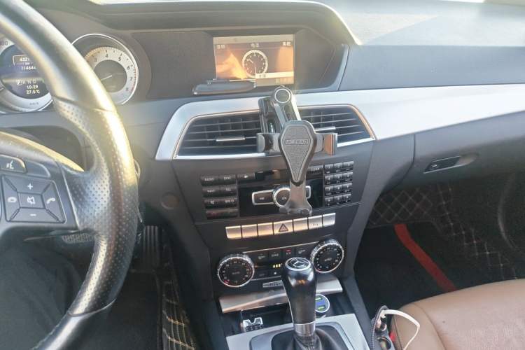 Used Mercedes-Benz C-Class 2011 C 200 Fashion Travel Edition Audio And AC Panel
