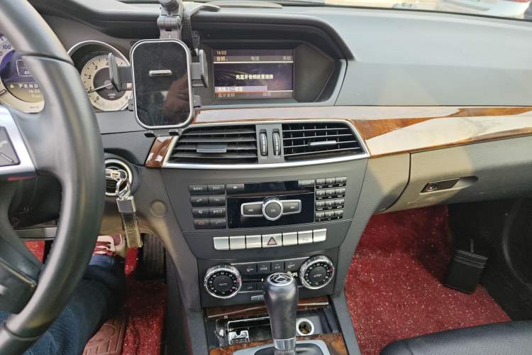 Used Mercedes-Benz C-Class 2011 C 200 CGI Elegant Model Audio And AC Panel