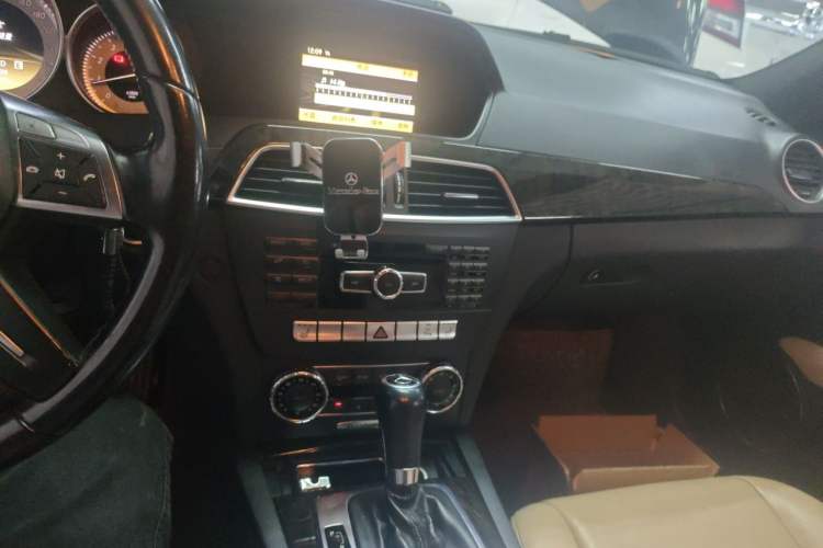 Used Mercedes-Benz C-Class 2011 C 200 CGI Fashion Model Audio And AC Panel