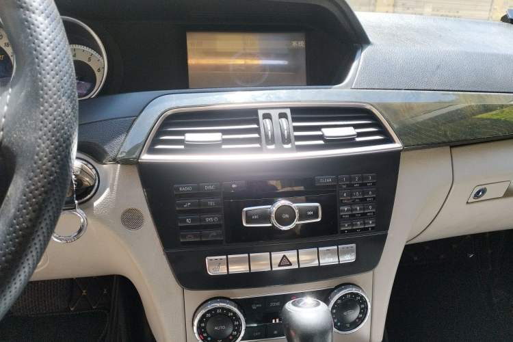 Used Mercedes-Benz C-Class 2011 C 200 CGI Fashion Model Audio And AC Panel