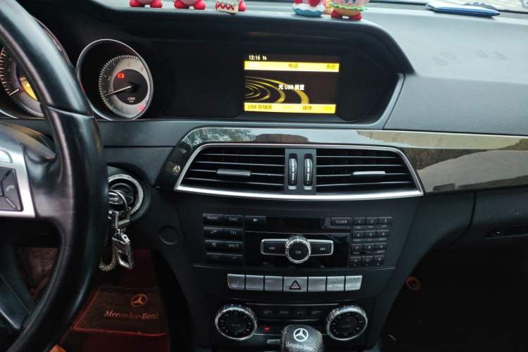 Used Mercedes-Benz C-Class 2011 C 200 CGI Fashion Model Audio And AC Panel