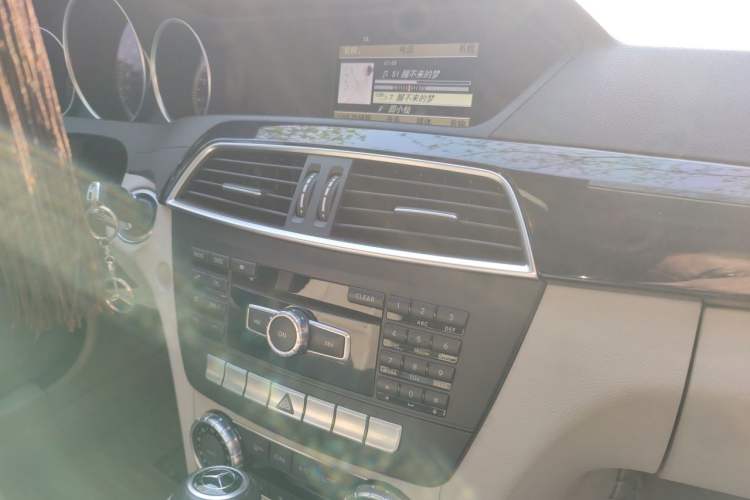 Used Mercedes-Benz C-Class 2011 C 180K Classic model Audio And AC Panel