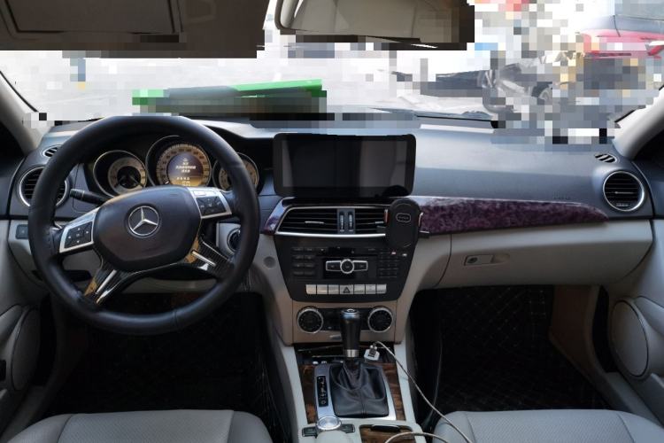 Used Mercedes-Benz C-Class 2011 C 200 CGI Elegant Model Center Console