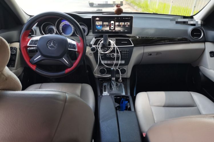 Used Mercedes-Benz C-Class 2011 C 200 CGI Fashion Model Center Console