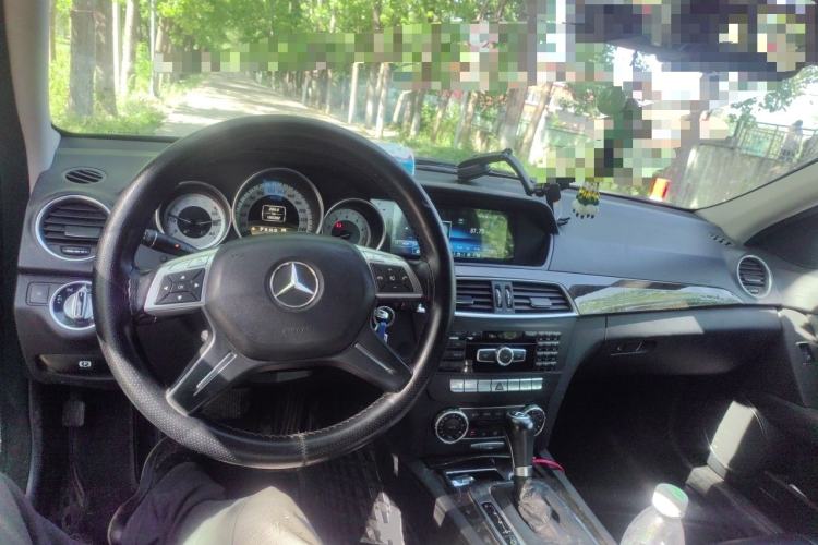 Used Mercedes-Benz C-Class 2011 C 200 CGI Fashion Model Center Console