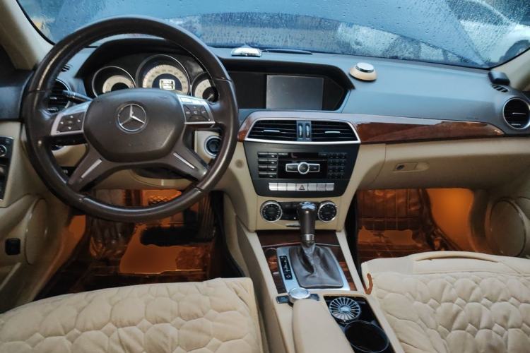 Used Mercedes-Benz C-Class 2011 C 200 CGI Elegant Model Center Console