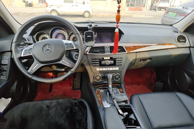 Used Mercedes-Benz C-Class 2011 C 200 CGI Elegant Model Center Console