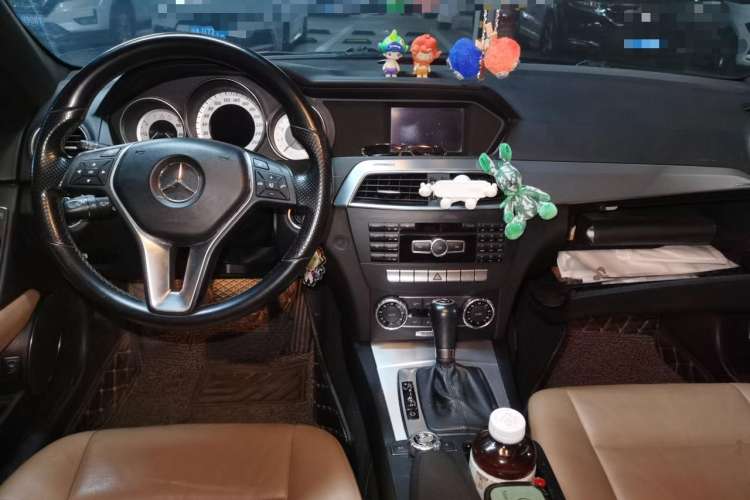 Used Mercedes-Benz C-Class 2011 C 200 Fashion Travel Edition Center Console