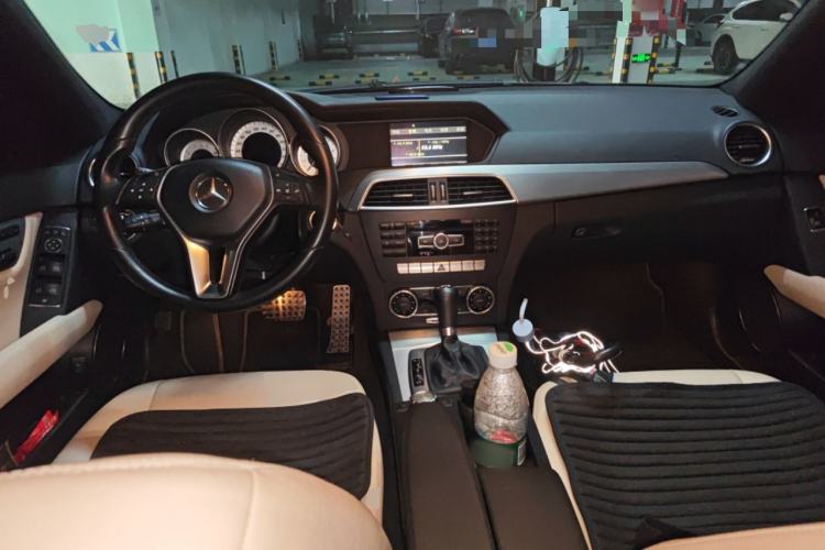 Used Mercedes-Benz C-Class 2011 C 200 Fashion Travel Edition Center Console