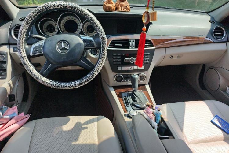 Used Mercedes-Benz C-Class 2011 C 200 CGI Elegant Model Center Console