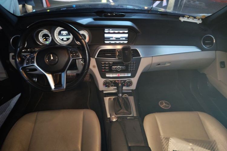 Used Mercedes-Benz C-Class 2011 C 200 Fashion Travel Edition Center Console