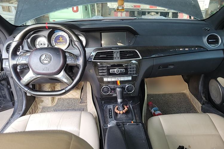 Used Mercedes-Benz C-Class 2011 C 200 CGI Fashion Model Center Console