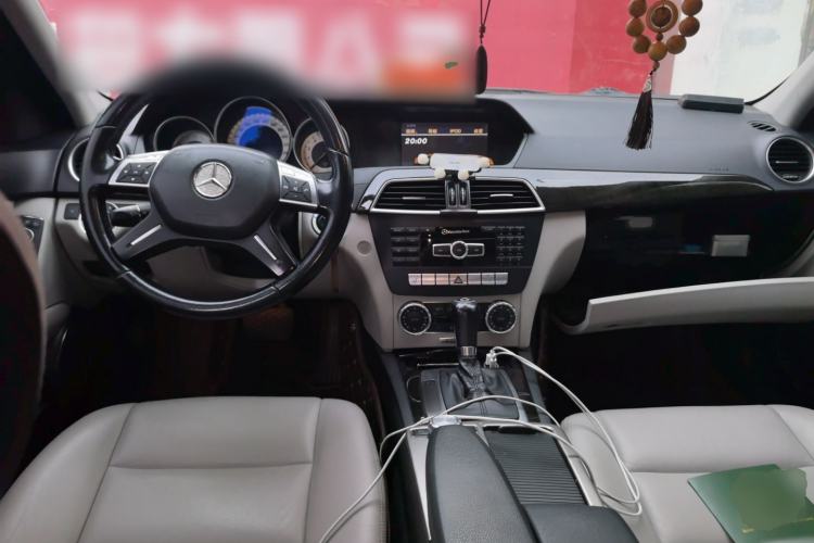 Used Mercedes-Benz C-Class 2011 C 200 CGI Fashion Model Center Console
