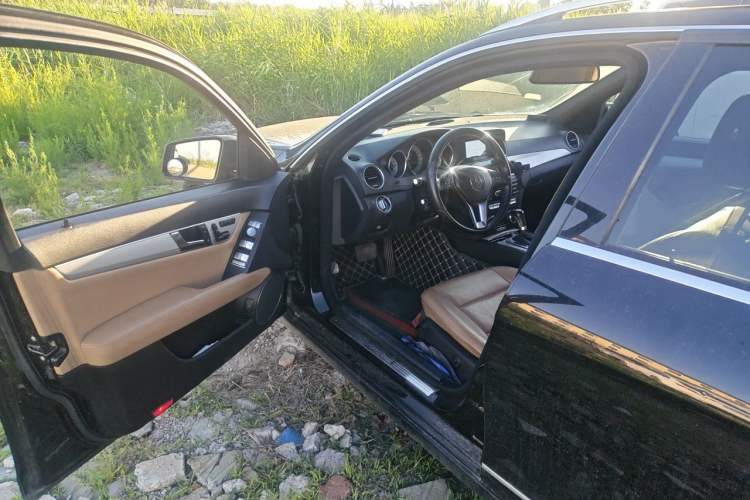 Used Mercedes-Benz C-Class 2011 C 200 Fashion Travel Edition Driver Seat