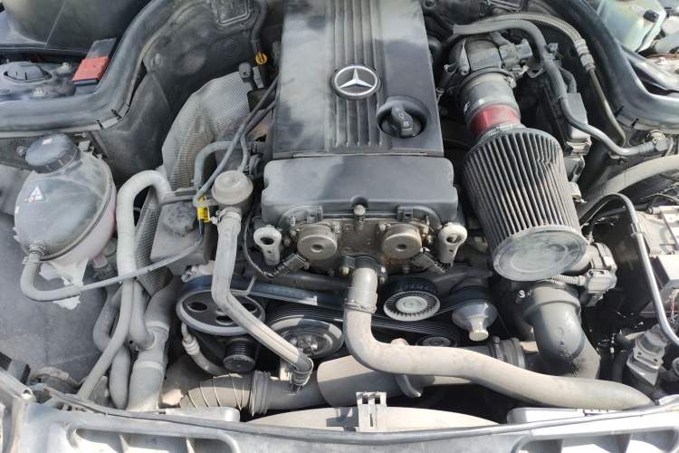 Used Mercedes-Benz C-Class 2011 C 180K Classic model Engine Bay