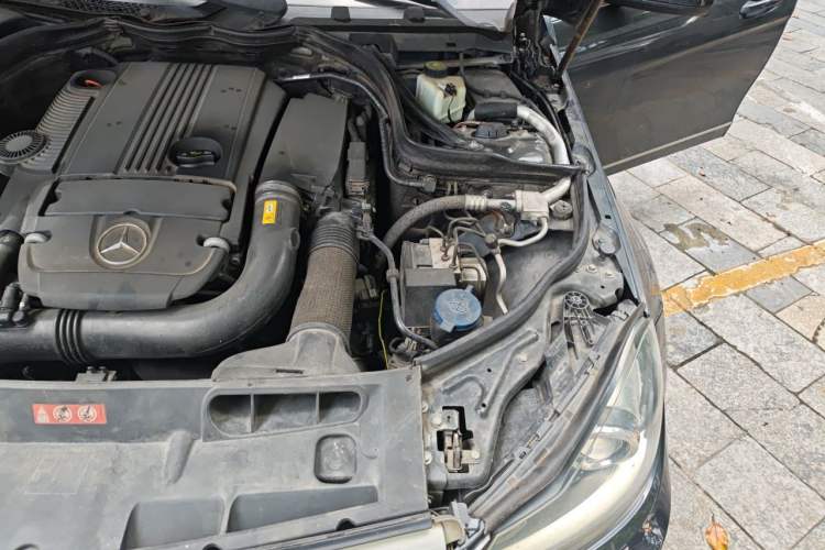 Used Mercedes-Benz C-Class 2011 C 200 CGI Fashion Model Engine Bay Left