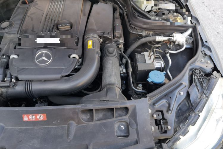 Used Mercedes-Benz C-Class 2011 C 200 CGI Elegant Model Engine Bay Left