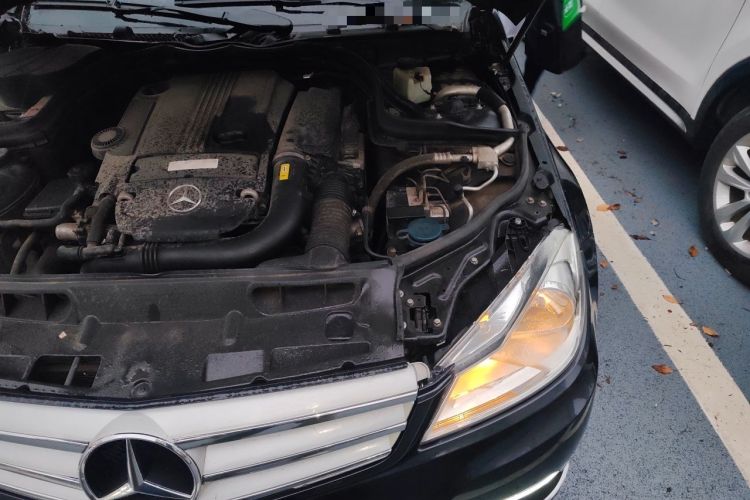 Used Mercedes-Benz C-Class 2011 C 200 CGI Elegant Model Engine Bay Left