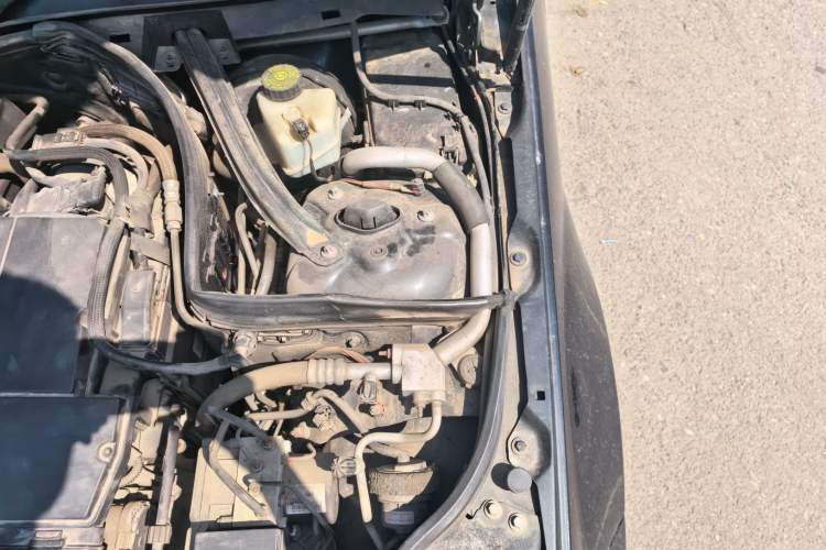Used Mercedes-Benz C-Class 2011 C 180K Classic model Engine Bay Left