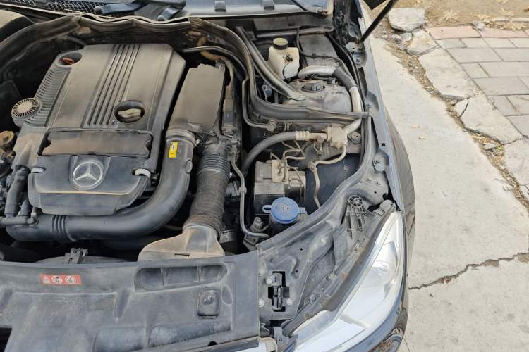 Used Mercedes-Benz C-Class 2011 C 200 CGI Elegant Model Engine Bay Left