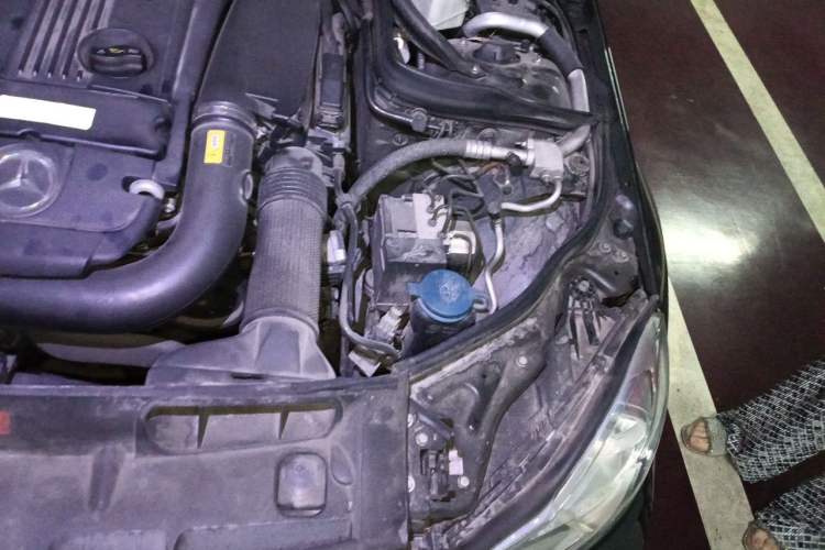 Used Mercedes-Benz C-Class 2011 C 200 CGI Elegant Model Engine Bay Left