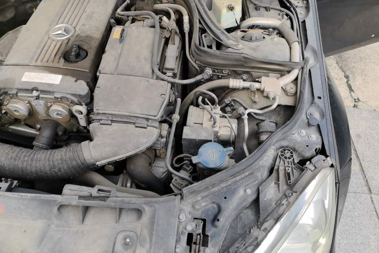 Used Mercedes-Benz C-Class 2011 C 180K Classic model Engine Bay Left