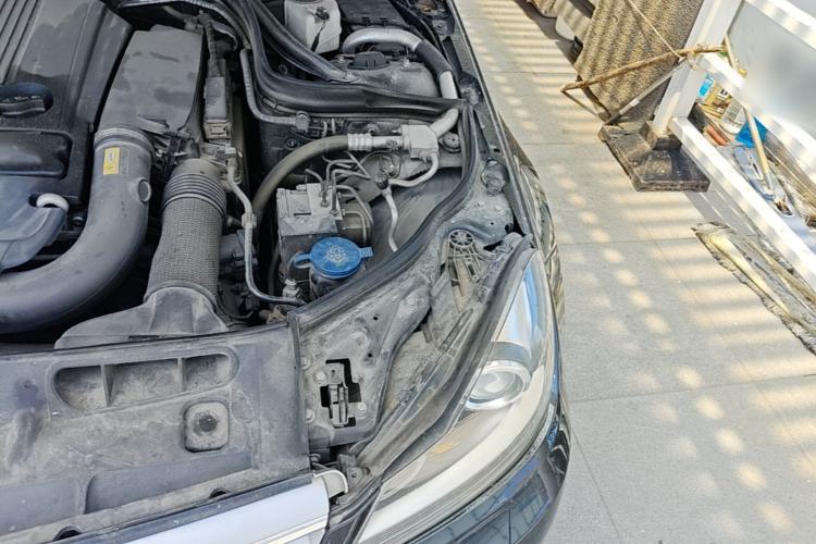 Used Mercedes-Benz C-Class 2011 C 200 CGI Fashion Model Engine Bay Left