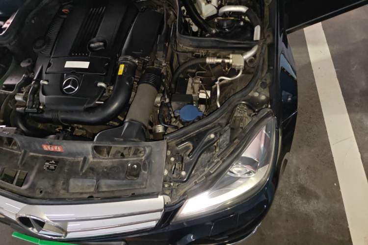 Used Mercedes-Benz C-Class 2011 C 200 CGI Fashion Model Engine Bay Left